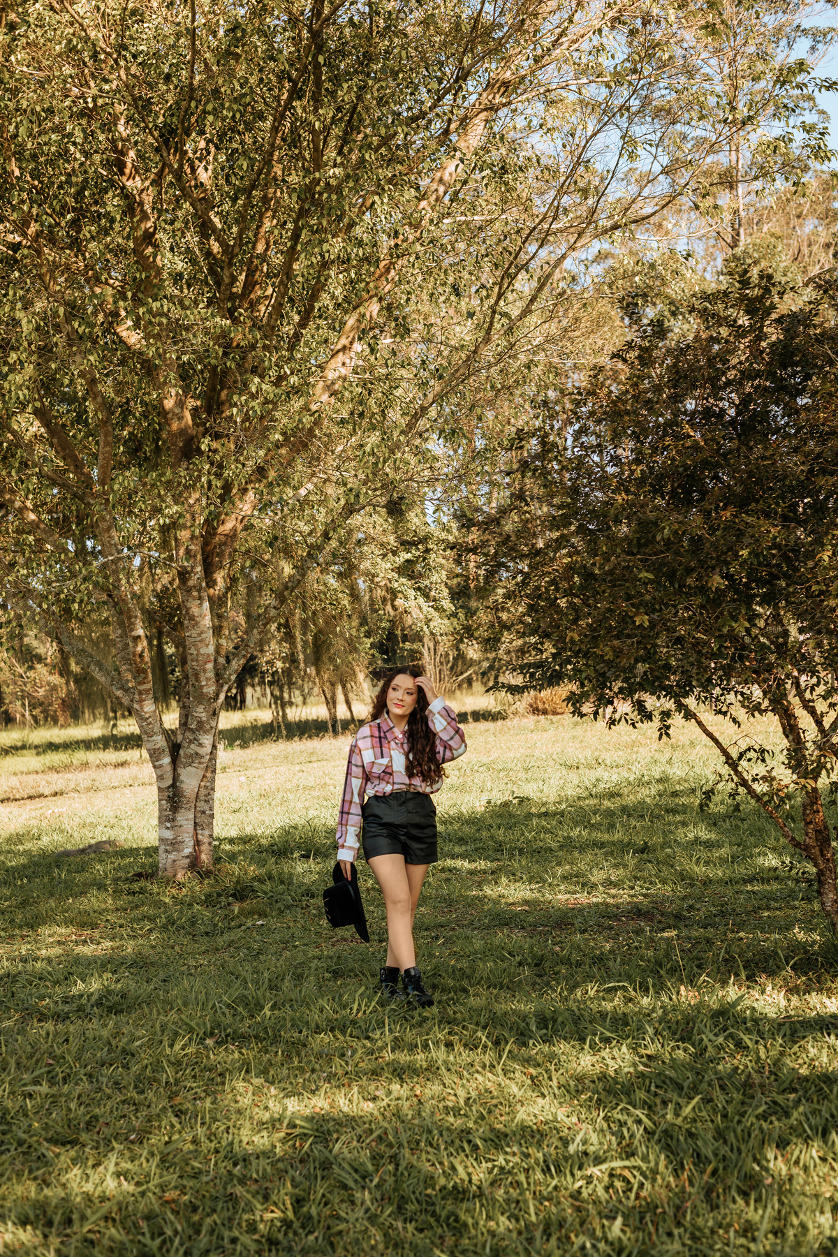 ensaio-de-quinze-anos-em-um-pomar-de-pessegos-em-urussanga-fotografa-de-urussanga-fotografa-de0lauro muller-