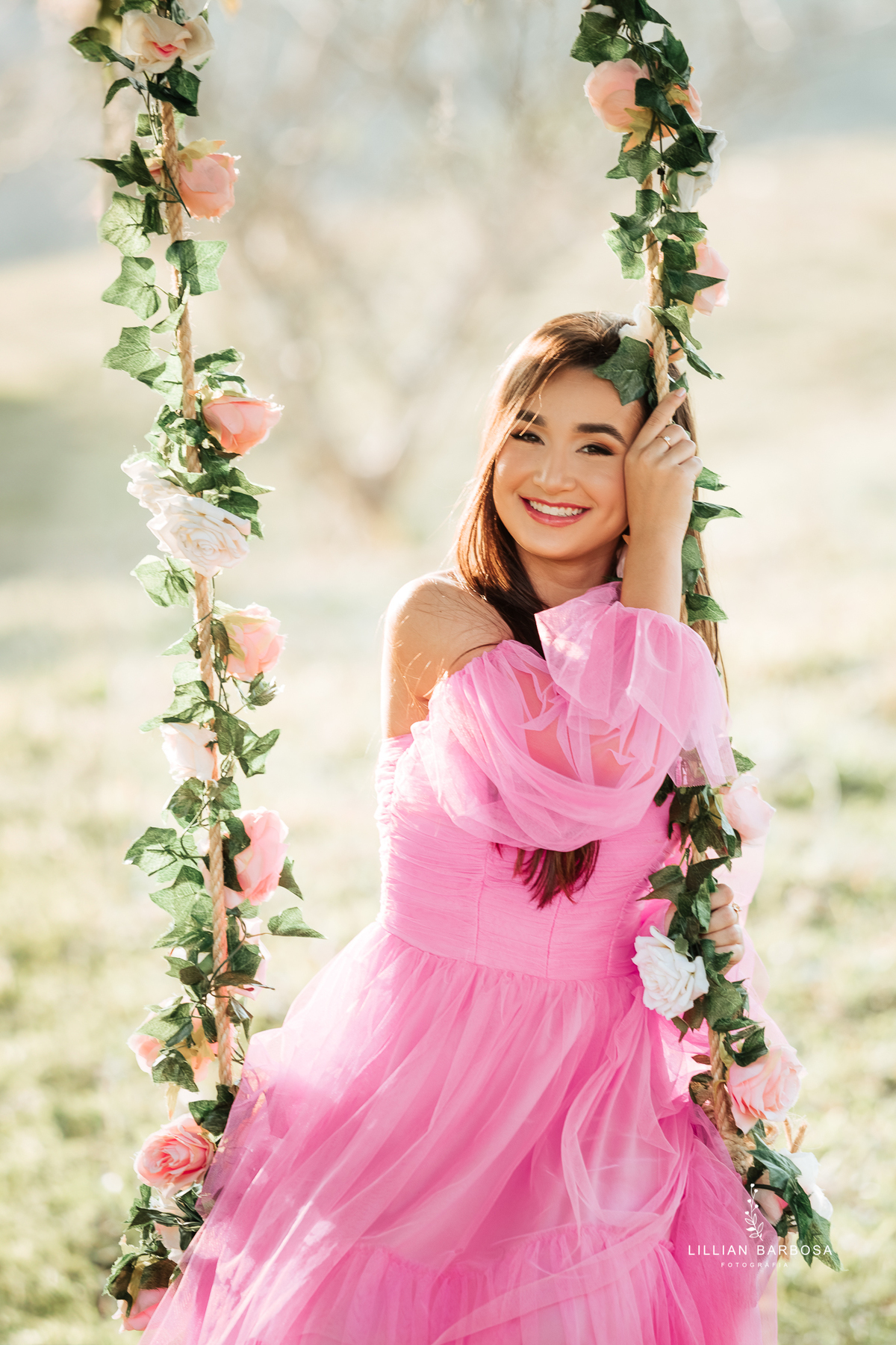 Ensaio-de-quinze-anos-na-cidade-de-lauro-muller-vestido-rosa-pink-vestido-verde-agua-flores-no-balanço-por-do-sol-fotografa-de-lauro-muller-fotografa-lillian-barbosa