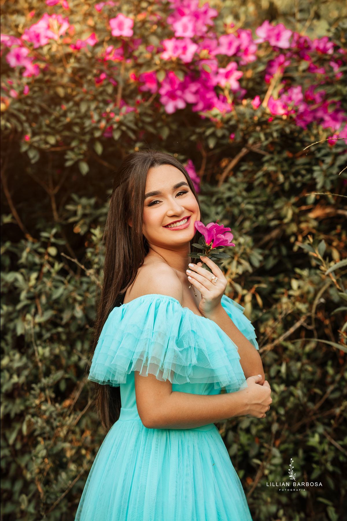 Ensaio-de-quinze-anos-na-cidade-de-lauro-muller-vestido-rosa-pink-vestido-verde-agua-flores-no-balanço-por-do-sol-fotografa-de-lauro-muller-fotografa-lillian-barbosa
