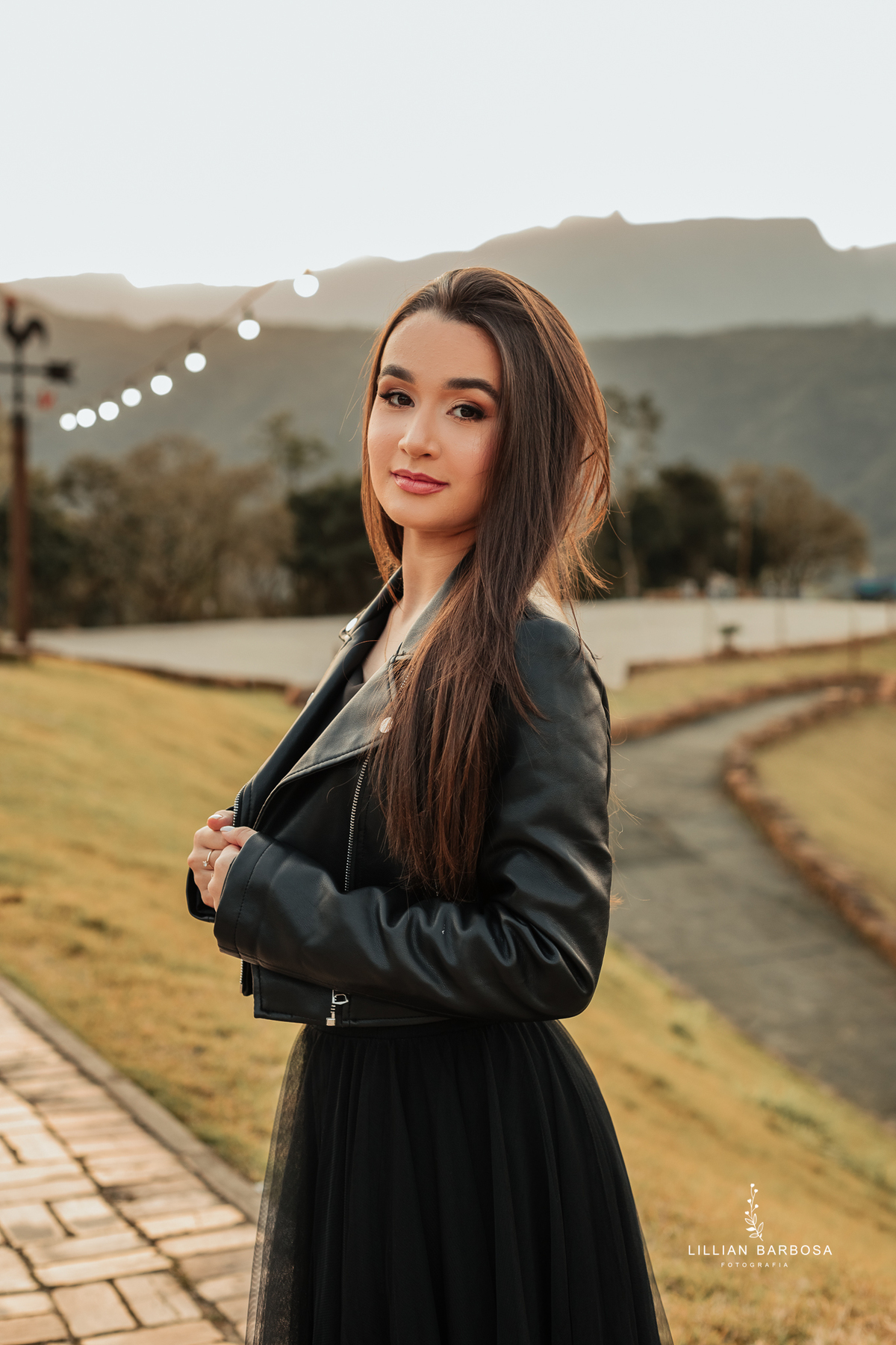 Ensaio-de-quinze-anos-na-cidade-de-lauro-muller-vestido-rosa-pink-vestido-verde-agua-flores-no-balanço-por-do-sol-fotografa-de-lauro-muller-fotografa-lillian-barbosa