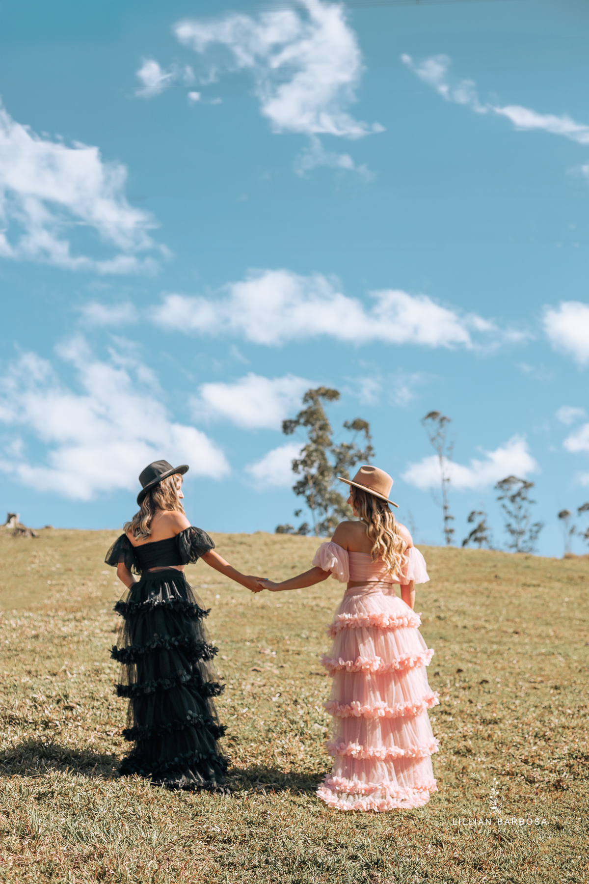 Ensaio-de-quinze-anos-na-cidade-de-Lauro-muller-santa-catarina-vestido-vermelho-conjunto-rosa-por-do-sol-fotografa-de-lauro-muller-fotografa-lillian-barbosa