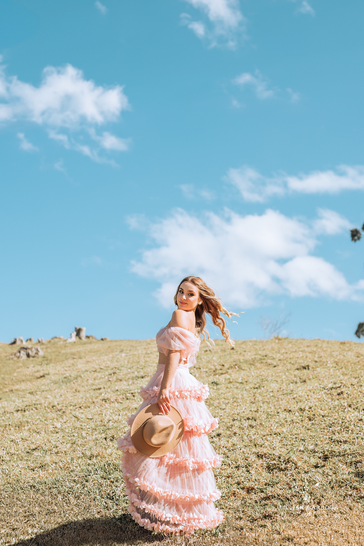 Ensaio-de-quinze-anos-na-cidade-de-Lauro-muller-santa-catarina-vestido-vermelho-conjunto-rosa-por-do-sol-fotografa-de-lauro-muller-fotografa-lillian-barbosa