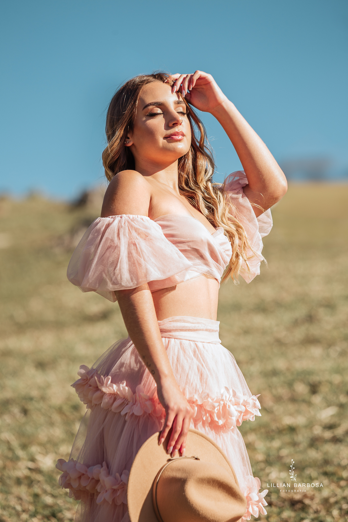 Ensaio-de-quinze-anos-na-cidade-de-Lauro-muller-santa-catarina-vestido-vermelho-conjunto-rosa-por-do-sol-fotografa-de-lauro-muller-fotografa-lillian-barbosa