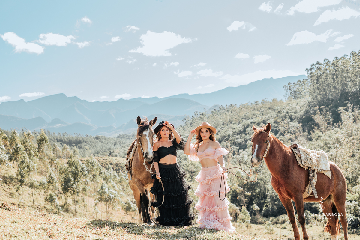 Ensaio-de-quinze-anos-na-cidade-de-Lauro-muller-santa-catarina-vestido-vermelho-conjunto-rosa-por-do-sol-fotografa-de-lauro-muller-fotografa-lillian-barbosa