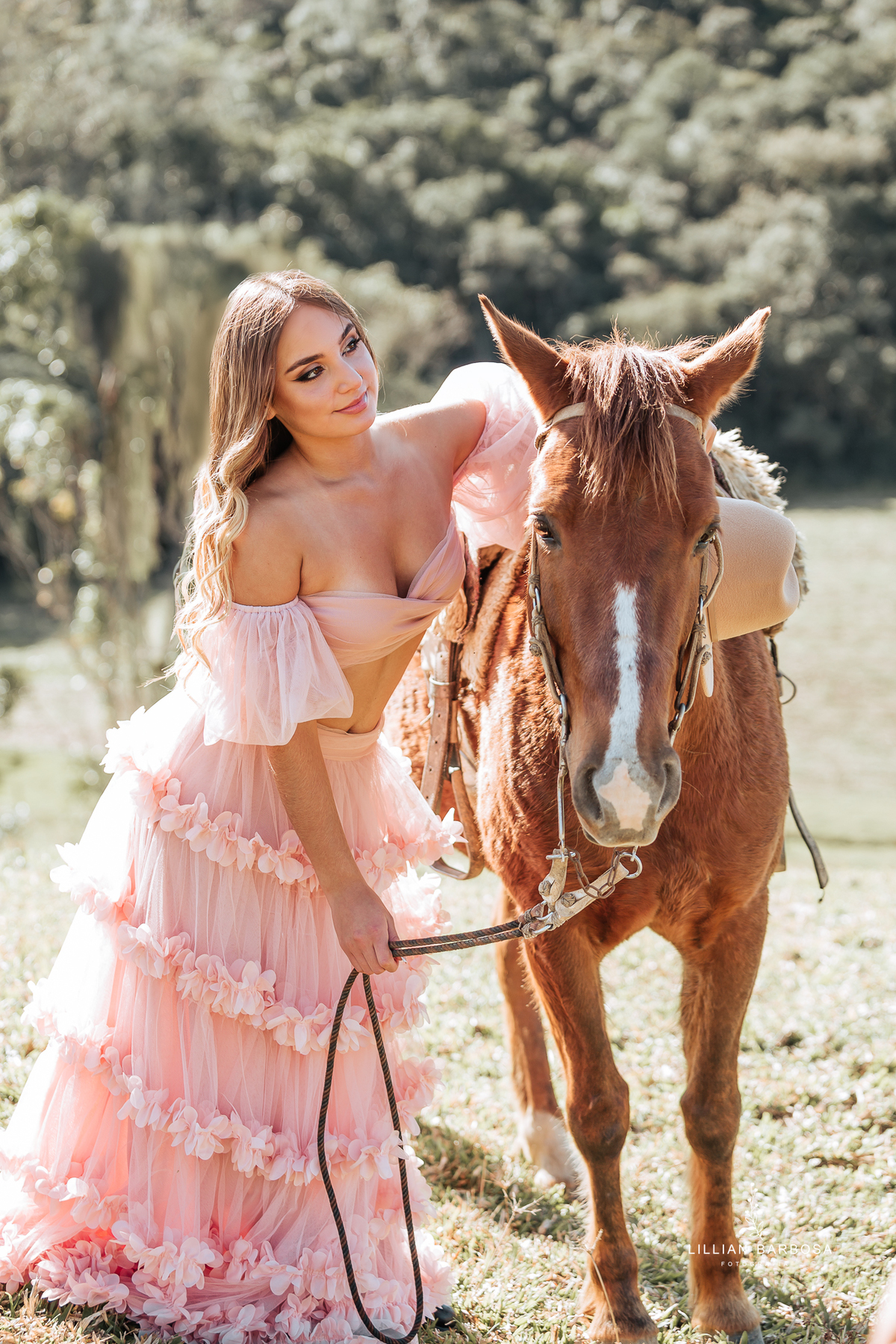 Ensaio-de-quinze-anos-na-cidade-de-Lauro-muller-santa-catarina-vestido-vermelho-conjunto-rosa-por-do-sol-fotografa-de-lauro-muller-fotografa-lillian-barbosa