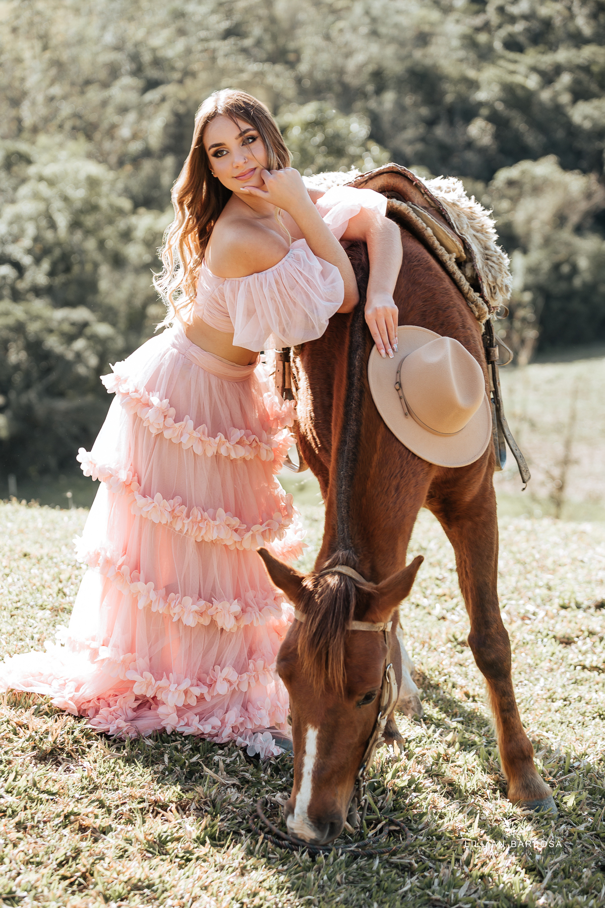 Ensaio-de-quinze-anos-na-cidade-de-Lauro-muller-santa-catarina-vestido-vermelho-conjunto-rosa-por-do-sol-fotografa-de-lauro-muller-fotografa-lillian-barbosa