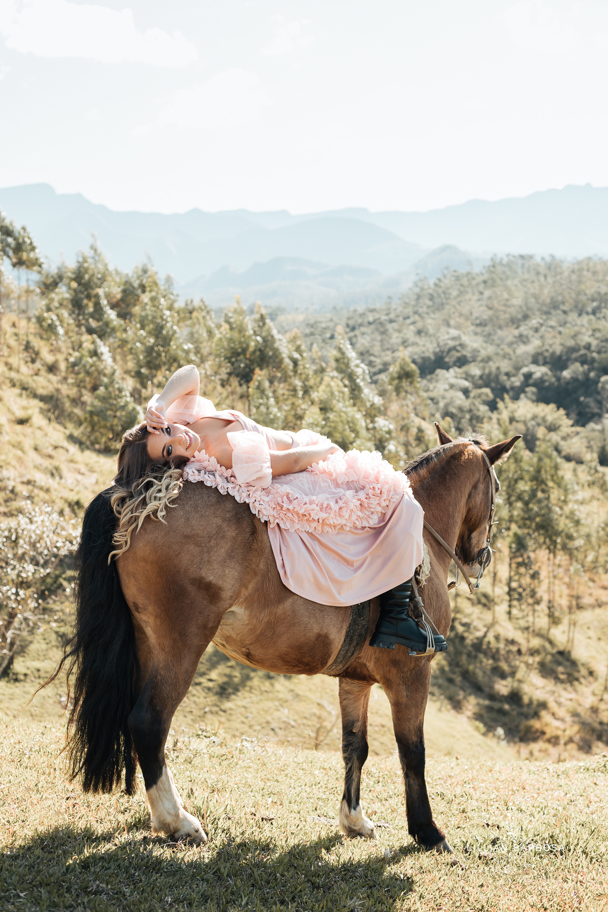 Ensaio-de-quinze-anos-na-cidade-de-Lauro-muller-santa-catarina-vestido-vermelho-conjunto-rosa-por-do-sol-fotografa-de-lauro-muller-fotografa-lillian-barbosa