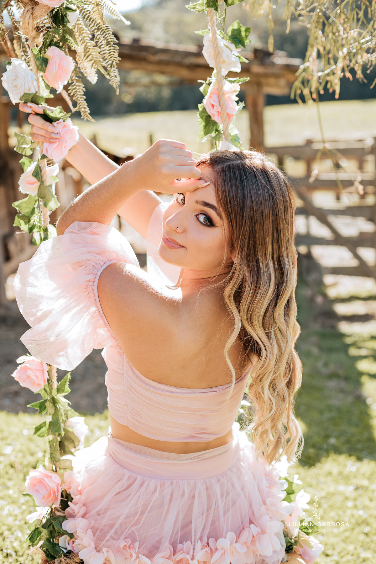 Ensaio-de-quinze-anos-na-cidade-de-Lauro-muller-santa-catarina-vestido-vermelho-conjunto-rosa-por-do-sol-fotografa-de-lauro-muller-fotografa-lillian-barbosa