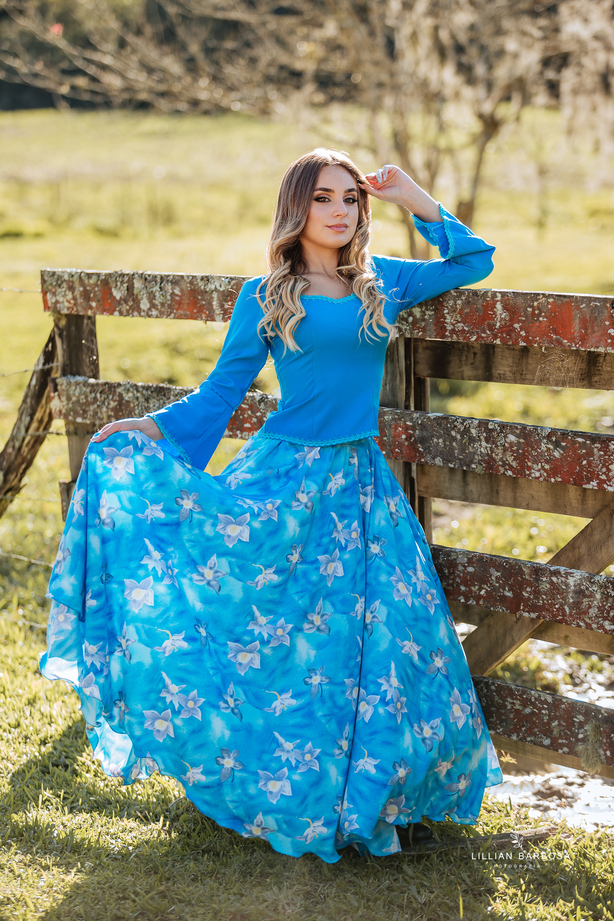 Ensaio-de-quinze-anos-na-cidade-de-Lauro-muller-santa-catarina-vestido-vermelho-conjunto-rosa-por-do-sol-fotografa-de-lauro-muller-fotografa-lillian-barbosa