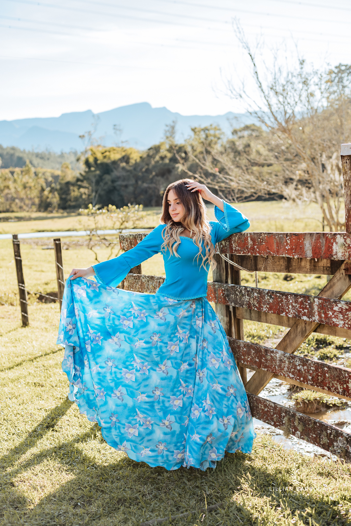 Ensaio-de-quinze-anos-na-cidade-de-Lauro-muller-santa-catarina-vestido-vermelho-conjunto-rosa-por-do-sol-fotografa-de-lauro-muller-fotografa-lillian-barbosa
