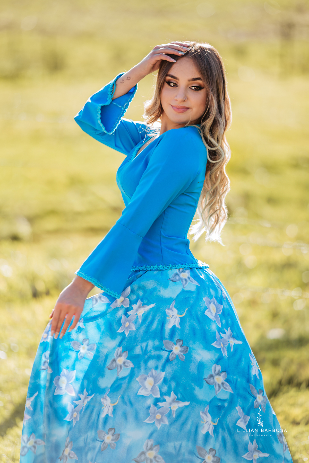 Ensaio-de-quinze-anos-na-cidade-de-Lauro-muller-santa-catarina-vestido-vermelho-conjunto-rosa-por-do-sol-fotografa-de-lauro-muller-fotografa-lillian-barbosa