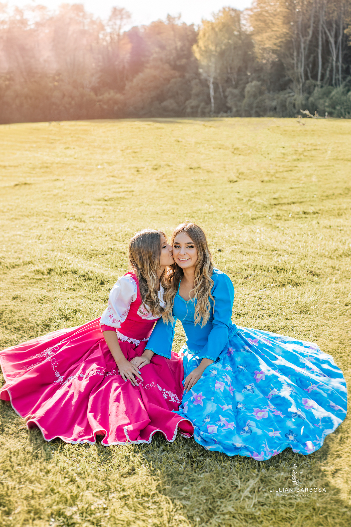 Ensaio-de-quinze-anos-na-cidade-de-Lauro-muller-santa-catarina-vestido-vermelho-conjunto-rosa-por-do-sol-fotografa-de-lauro-muller-fotografa-lillian-barbosa