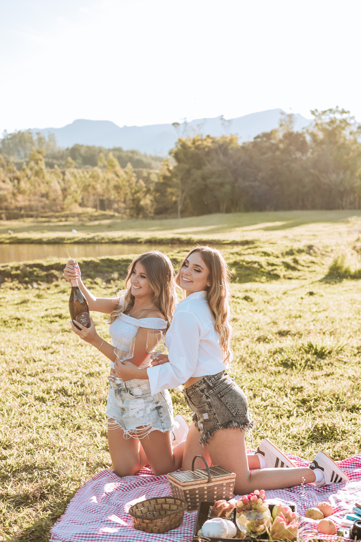 Ensaio-de-quinze-anos-na-cidade-de-Lauro-muller-santa-catarina-vestido-vermelho-conjunto-rosa-por-do-sol-fotografa-de-lauro-muller-fotografa-lillian-barbosa