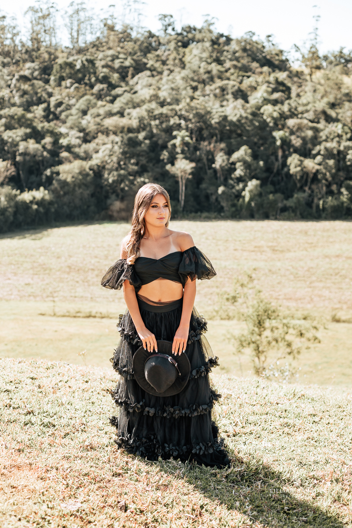 Ensaio-de-quinze-anos-na-cidade-de-Lauro-muller-santa-catarina-conjunto-branco-e-rosa-por-do-sol-fotografa-de-lauro-muller-fotografa-lillian-barbosa