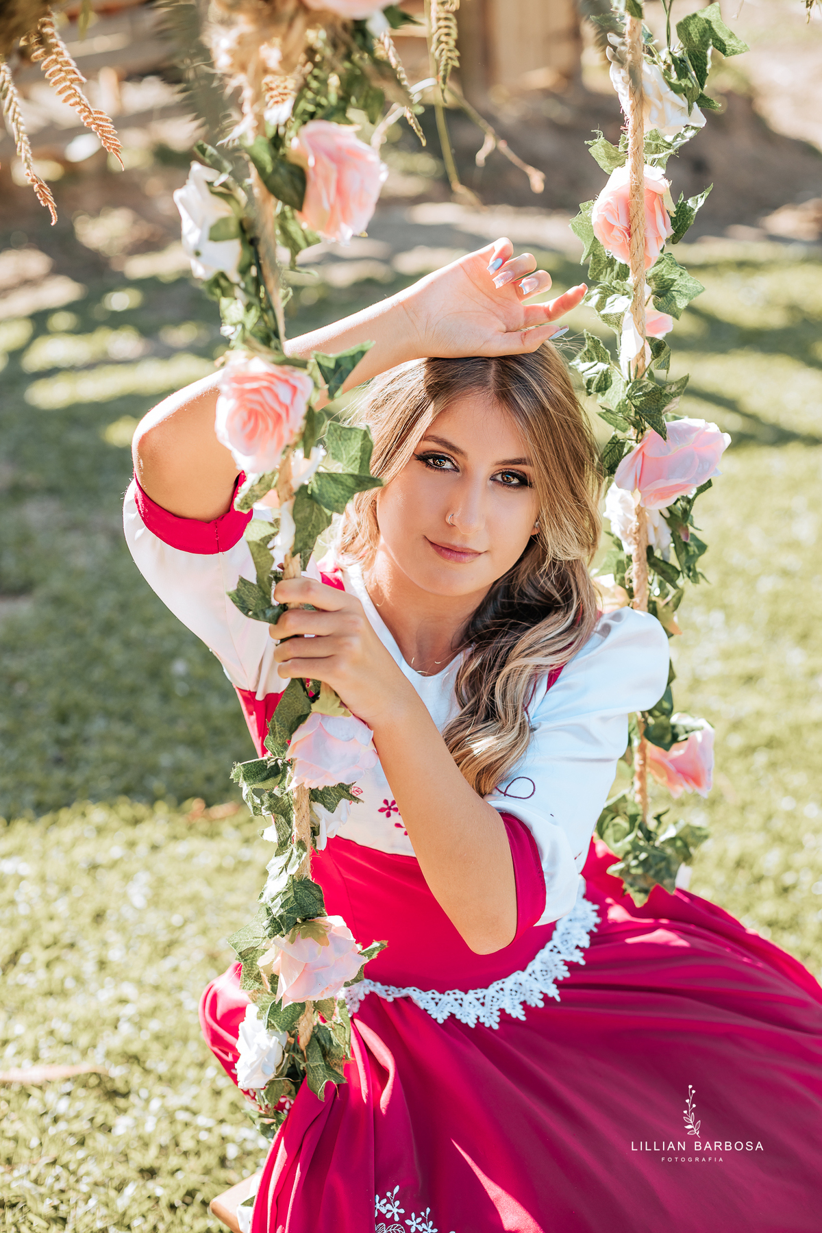 Ensaio-de-quinze-anos-na-cidade-de-Lauro-muller-santa-catarina-conjunto-branco-e-rosa-por-do-sol-fotografa-de-lauro-muller-fotografa-lillian-barbosa