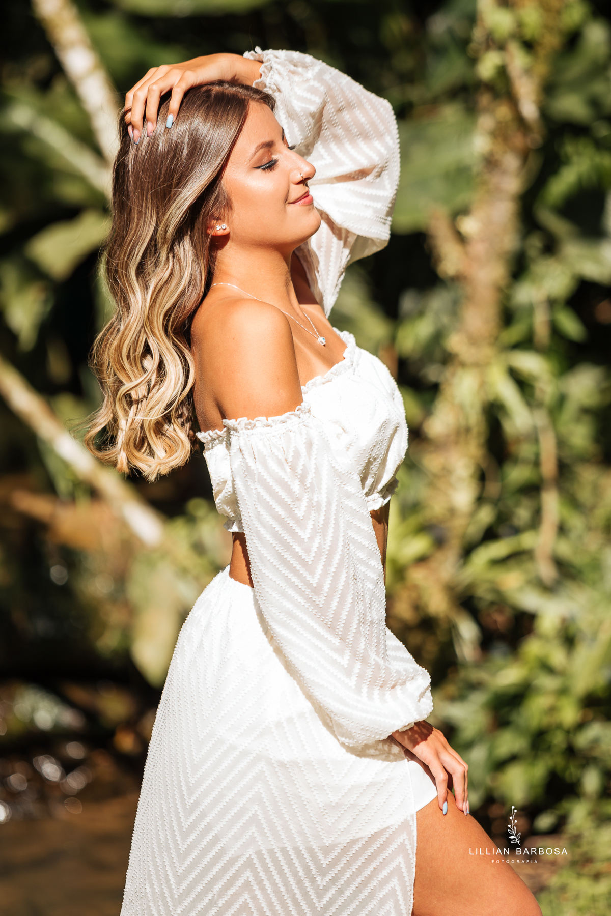 Ensaio-de-quinze-anos-na-cidade-de-Lauro-muller-santa-catarina-conjunto-branco-e-rosa-por-do-sol-fotografa-de-lauro-muller-fotografa-lillian-barbosa