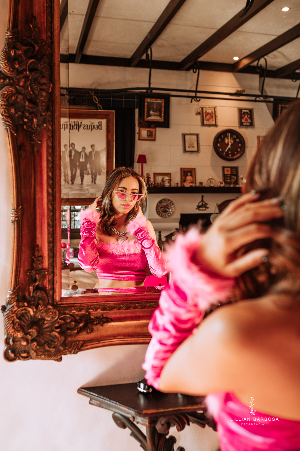 Ensaio-de-quinze-anos-na-cidade-de-cocal-do-sul-castelo-britanico-santa-catarina-conjunto-preto-e-rosa-vestido-preto-vestido-azul-de-princesa-por-do-sol-fotografa-de-lauro-muller-fotografa-lillian-barbosa