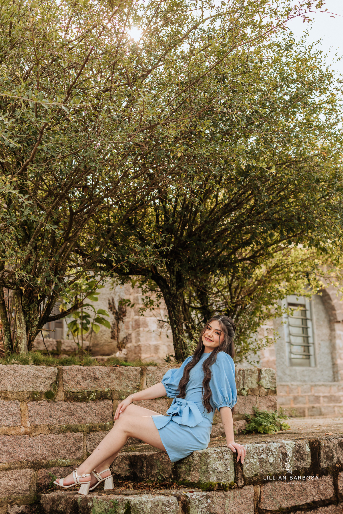 Ensaio-de-quinze-anos-na-cidade-de-treze-de-maio-castelo-beldevere-santa-catarina-conjunto-preto-e-rosa-vestido-preto-vestido-azul-de-princesa-por-do-sol-fotografa-de-lauro-muller-fotografa-lillian-barbosa
