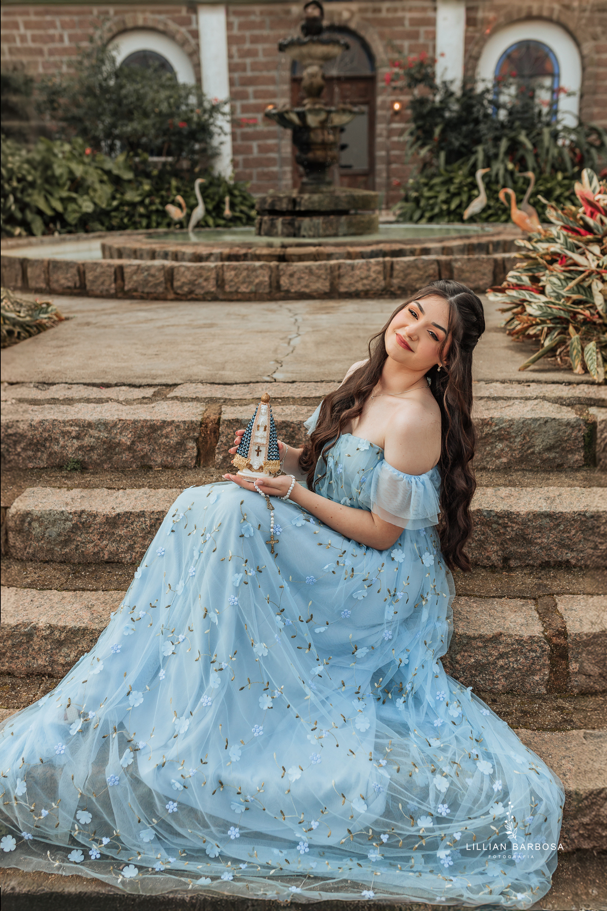 Ensaio-de-quinze-anos-na-cidade-de-treze-de-maio-castelo-beldevere-santa-catarina-conjunto-preto-e-rosa-vestido-preto-vestido-azul-de-princesa-por-do-sol-fotografa-de-lauro-muller-fotografa-lillian-barbosa