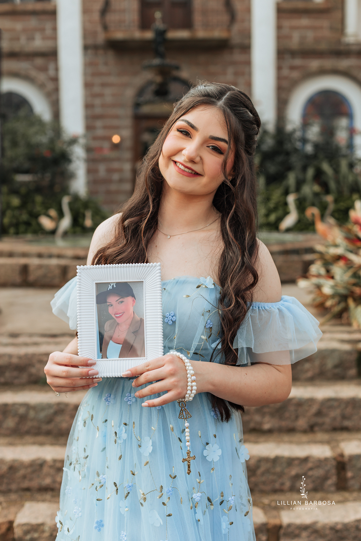 Ensaio-de-quinze-anos-na-cidade-de-treze-de-maio-castelo-beldevere-santa-catarina-conjunto-preto-e-rosa-vestido-preto-vestido-azul-de-princesa-por-do-sol-fotografa-de-lauro-muller-fotografa-lillian-barbosa