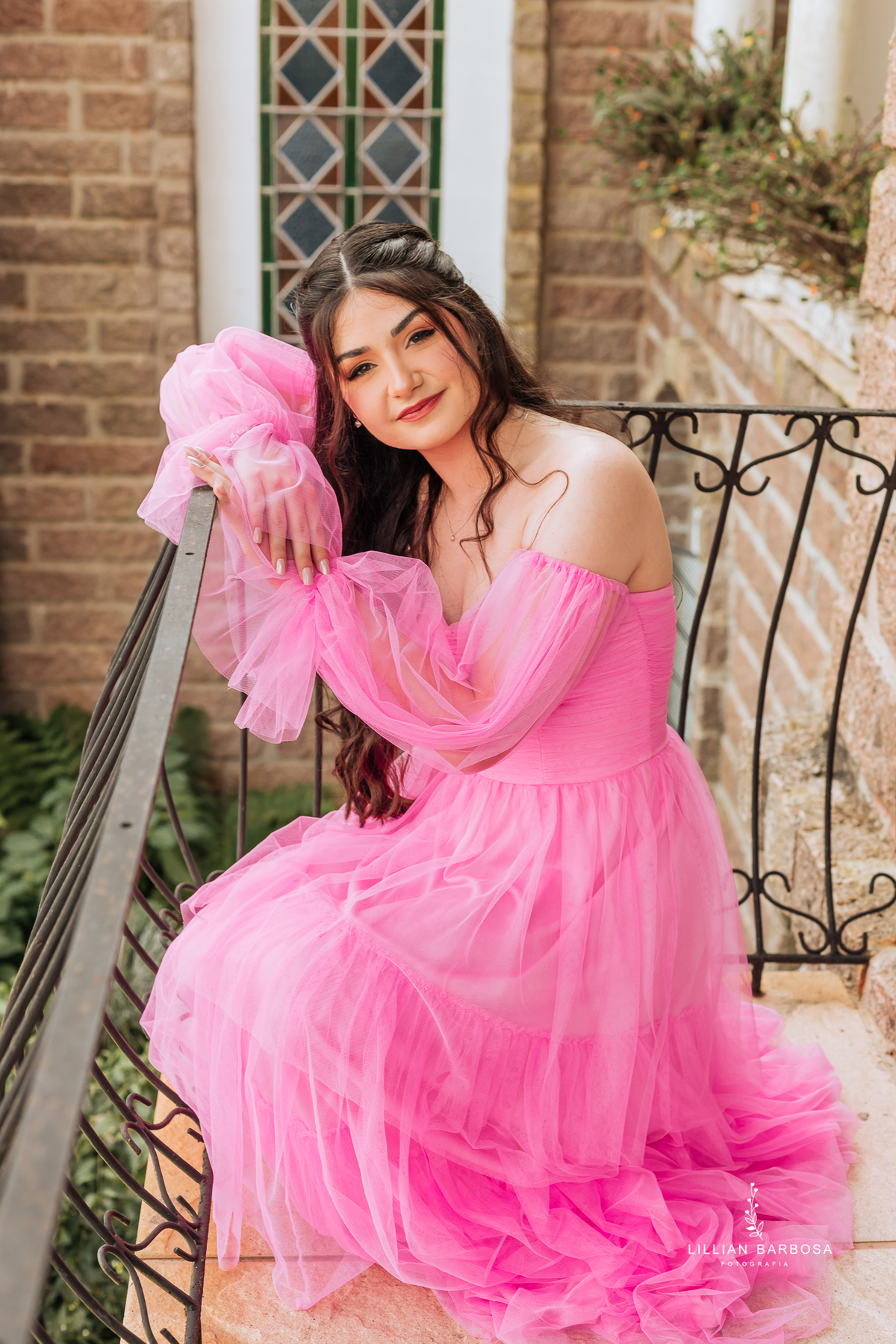 Ensaio-de-quinze-anos-na-cidade-de-treze-de-maio-castelo-beldevere-santa-catarina-conjunto-preto-e-rosa-vestido-preto-vestido-azul-de-princesa-por-do-sol-fotografa-de-lauro-muller-fotografa-lillian-barbosa