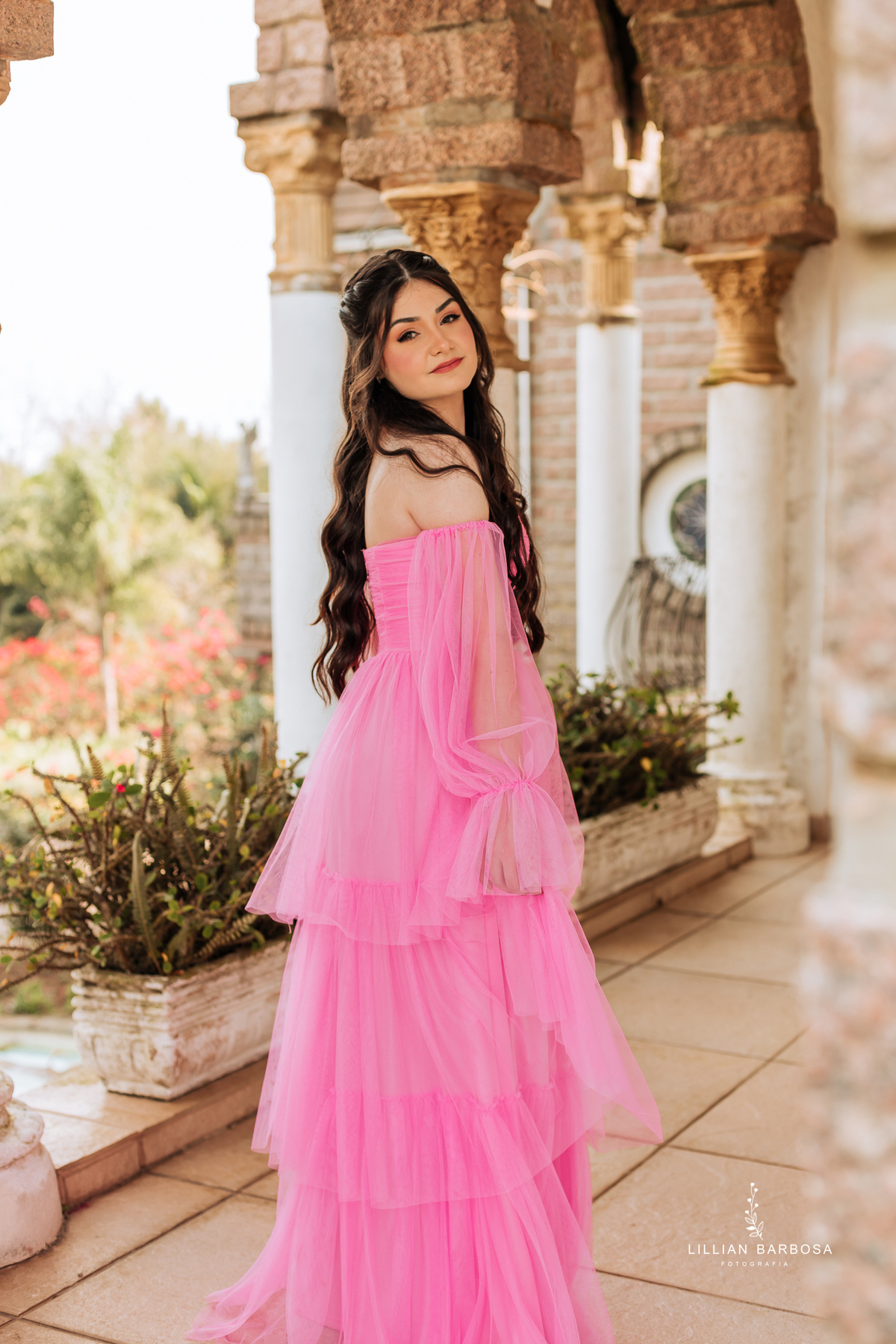 Ensaio-de-quinze-anos-na-cidade-de-treze-de-maio-castelo-beldevere-santa-catarina-conjunto-preto-e-rosa-vestido-preto-vestido-azul-de-princesa-por-do-sol-fotografa-de-lauro-muller-fotografa-lillian-barbosa