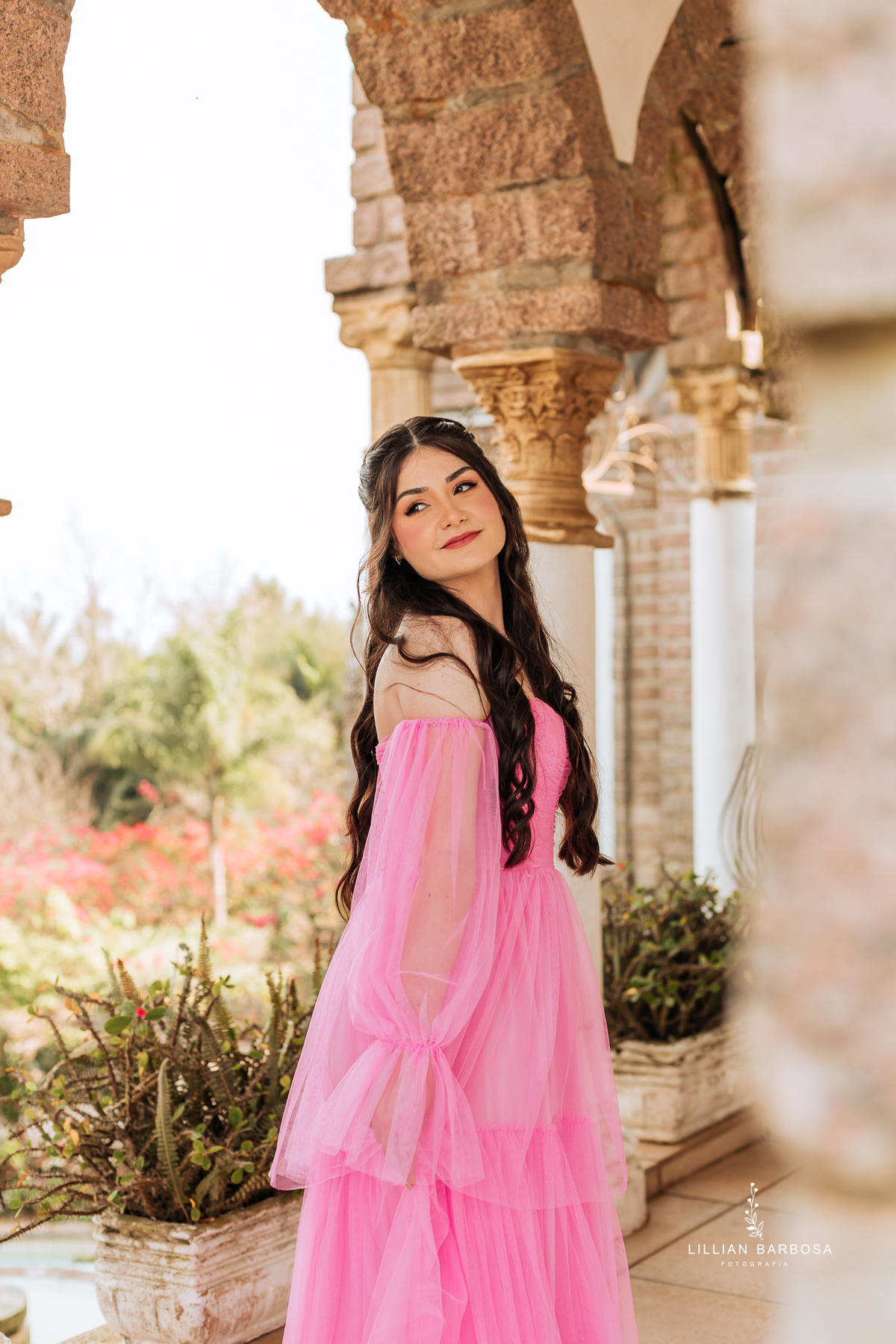 Ensaio-de-quinze-anos-na-cidade-de-treze-de-maio-castelo-beldevere-santa-catarina-conjunto-preto-e-rosa-vestido-preto-vestido-azul-de-princesa-por-do-sol-fotografa-de-lauro-muller-fotografa-lillian-barbosa