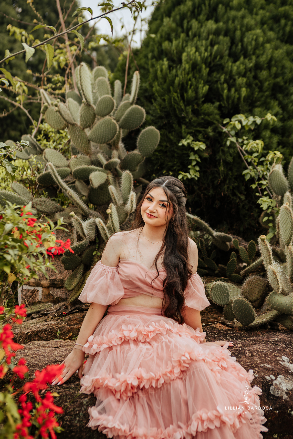 Ensaio-de-quinze-anos-na-cidade-de-treze-de-maio-castelo-beldevere-santa-catarina-conjunto-preto-e-rosa-vestido-preto-vestido-azul-de-princesa-por-do-sol-fotografa-de-lauro-muller-fotografa-lillian-barbosa