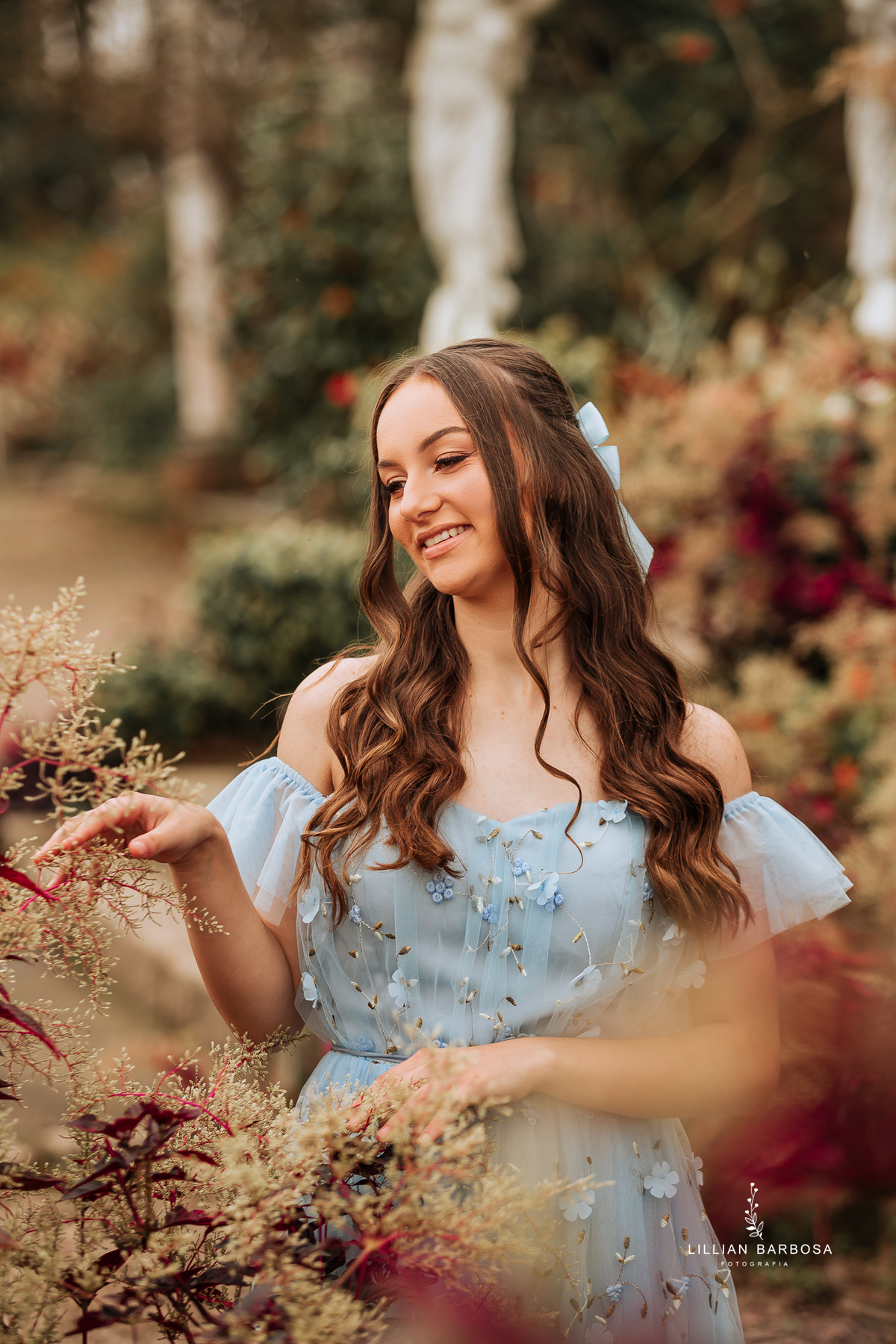 Ensaio-de-quinze-anos-na-cidade-de-treze-de-maio-castelo-beldevere-santa-catarina-conjunto-preto-e-rosa-vestido-preto-vestido-azul-de-princesa-por-do-sol-fotografa-de-lauro-muller-fotografa-lillian-barbosa