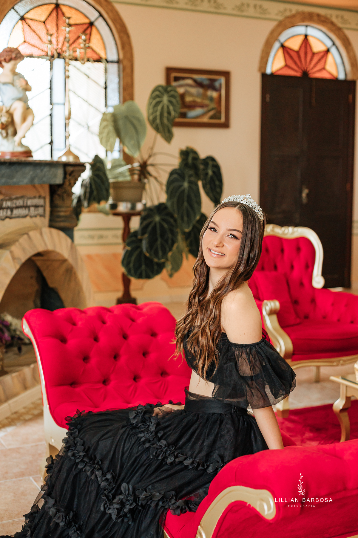 Ensaio-de-quinze-anos-na-cidade-de-treze-de-maio-castelo-beldevere-santa-catarina-conjunto-preto-e-rosa-vestido-preto-vestido-azul-de-princesa-por-do-sol-fotografa-de-lauro-muller-fotografa-lillian-barbosa