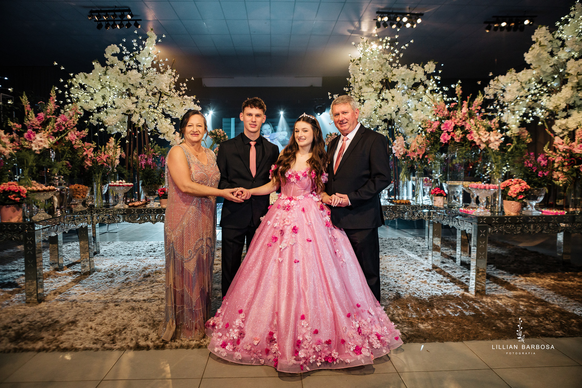 festa-de-quinze-anos-no-turno-festa-em-turvo-santa-catarina-lillian-barbosa-fotografia--de-turvo-fotografa-de-lauro-muller-