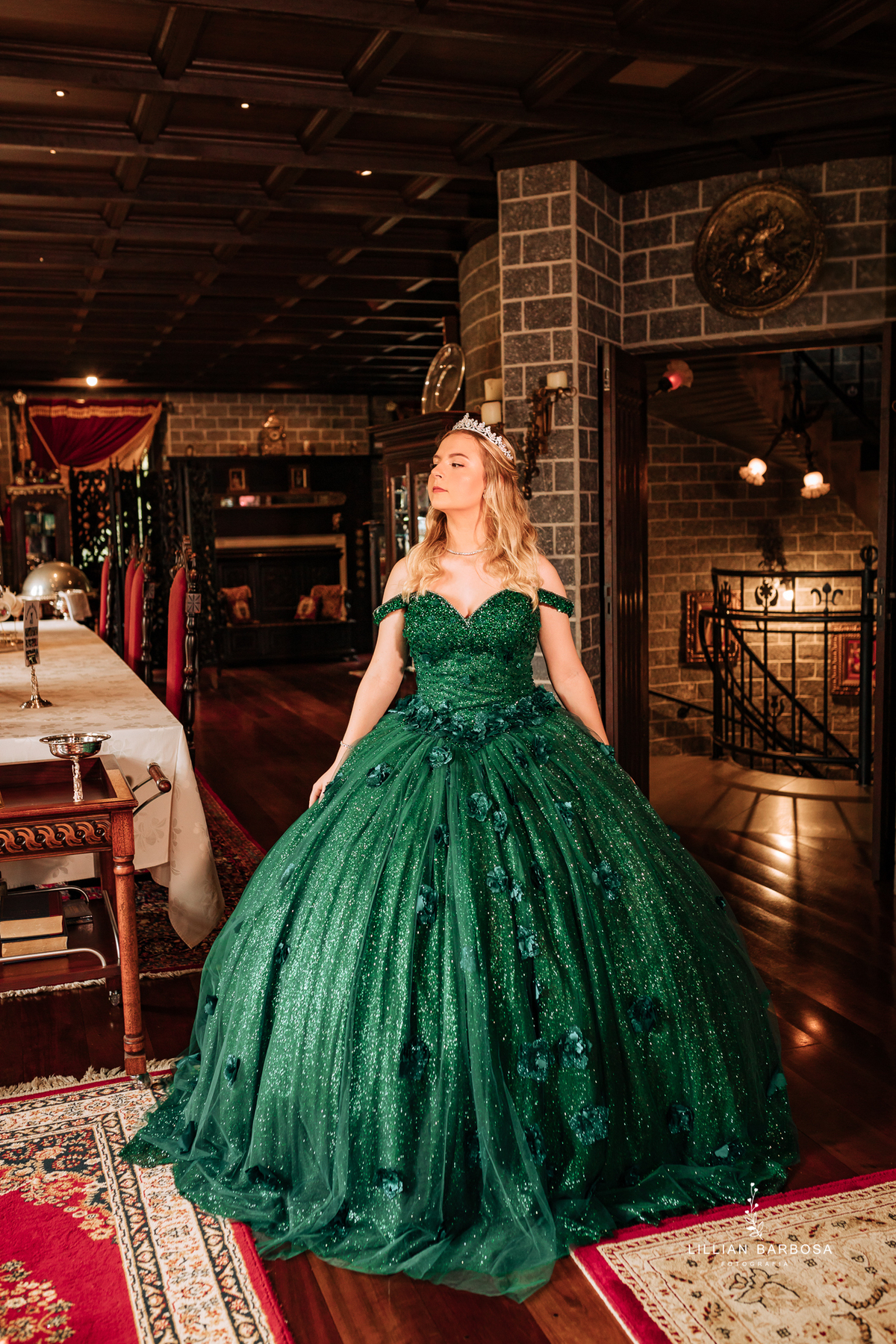 ensaio-de-quinze-anos-no-castelo-britanico-santa-catarina-lillian-barbosa-fotografia--de-serra-do-rio-do-rastro-fotografa-de-lauro-muller-