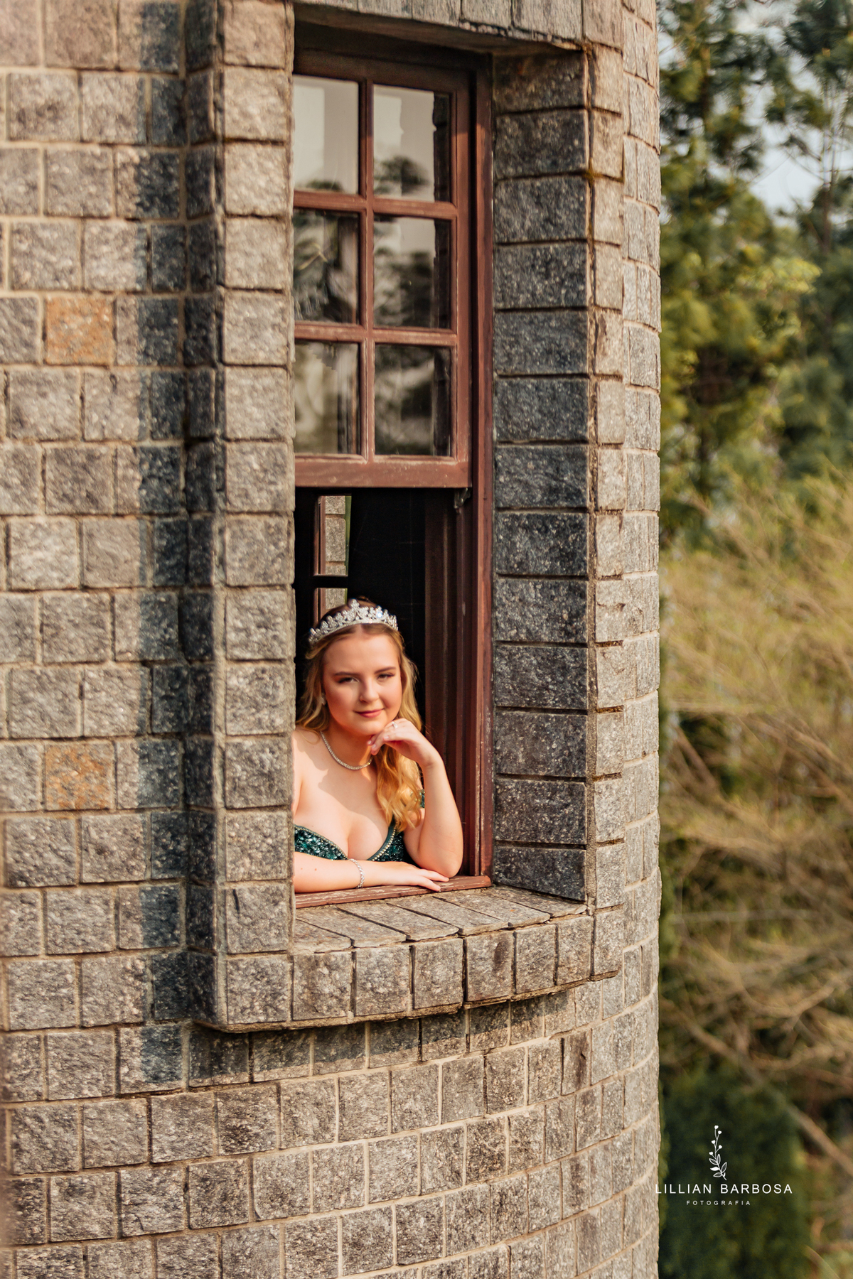 ensaio-de-quinze-anos-no-castelo-britanico-santa-catarina-lillian-barbosa-fotografia--de-serra-do-rio-do-rastro-fotografa-de-lauro-muller-