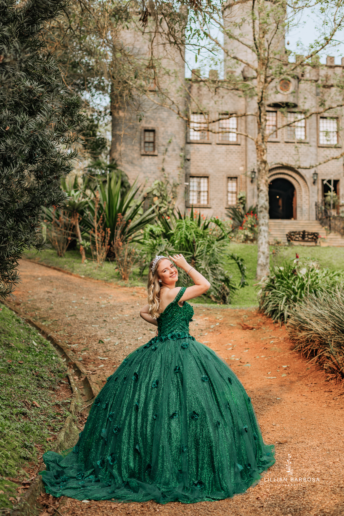 ensaio-de-quinze-anos-no-castelo-britanico-santa-catarina-lillian-barbosa-fotografia--de-serra-do-rio-do-rastro-fotografa-de-lauro-muller-