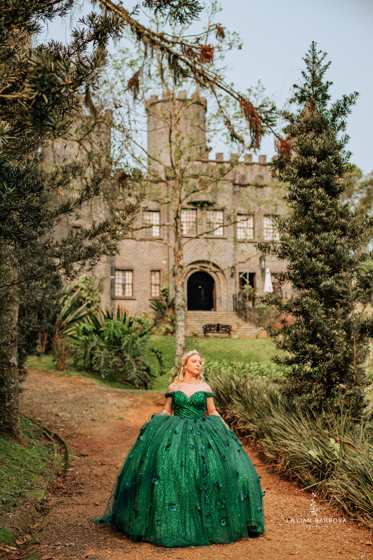 ensaio-de-quinze-anos-no-castelo-britanico-santa-catarina-lillian-barbosa-fotografia--de-serra-do-rio-do-rastro-fotografa-de-lauro-muller-