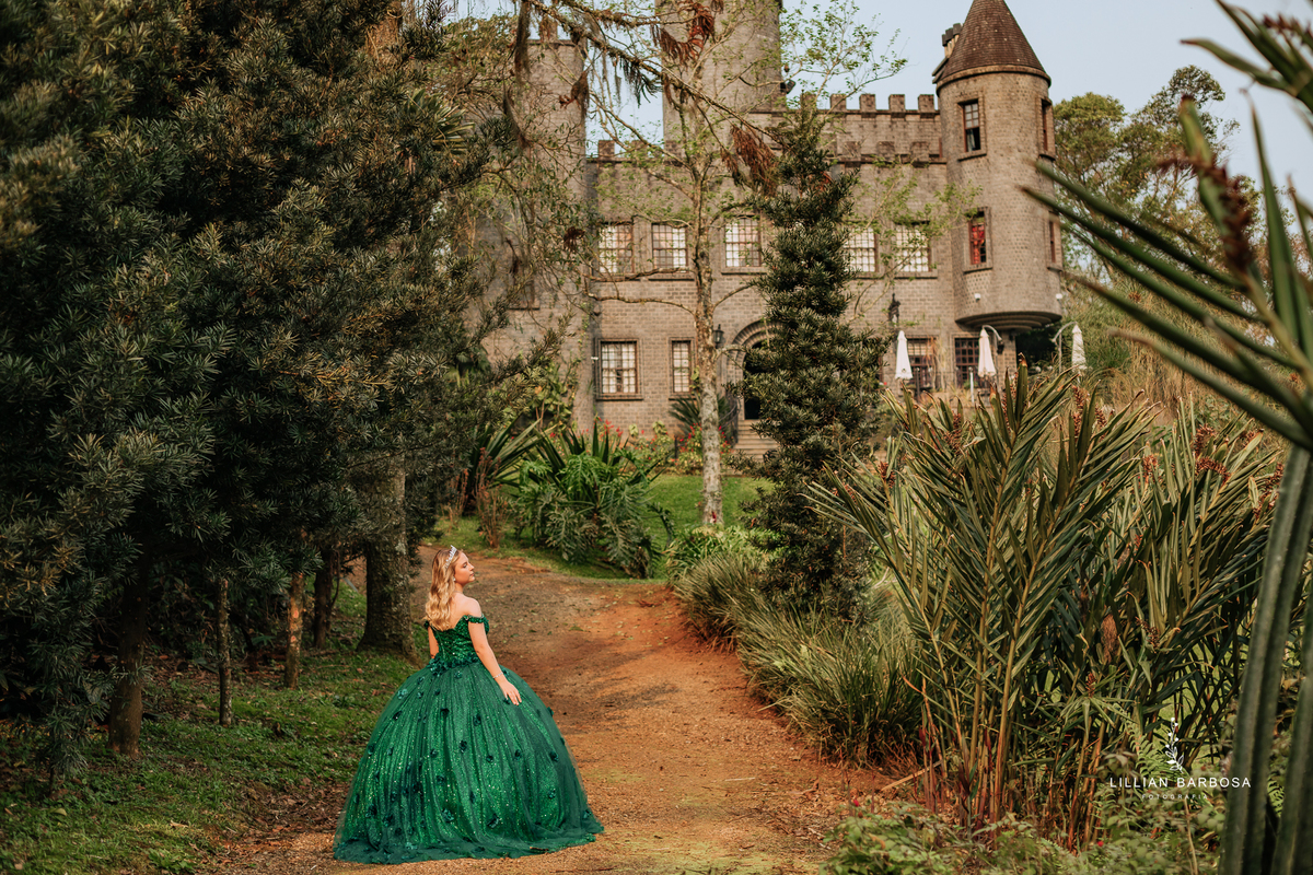 ensaio-de-quinze-anos-no-castelo-britanico-santa-catarina-lillian-barbosa-fotografia--de-serra-do-rio-do-rastro-fotografa-de-lauro-muller-