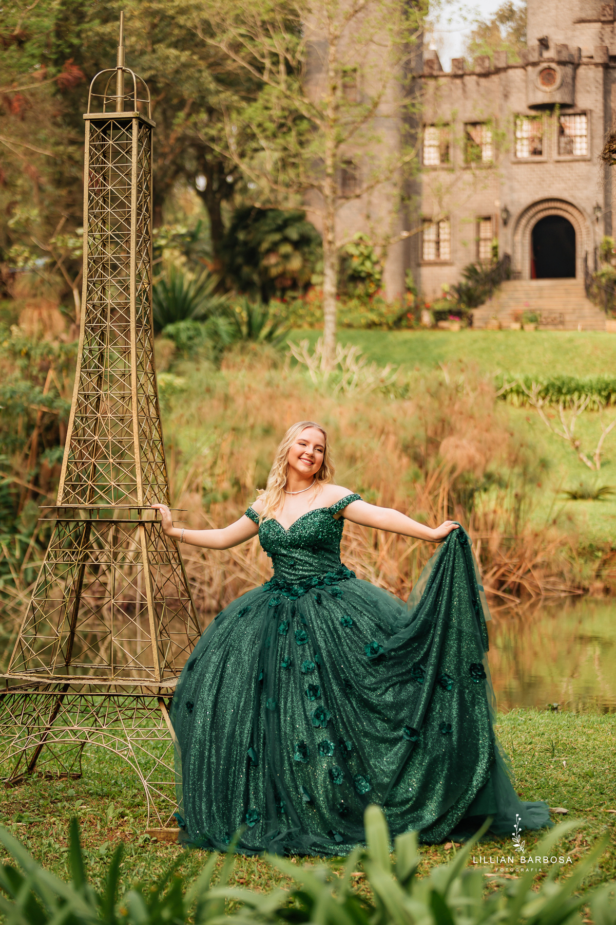 ensaio-de-quinze-anos-no-castelo-britanico-santa-catarina-lillian-barbosa-fotografia--de-serra-do-rio-do-rastro-fotografa-de-lauro-muller-