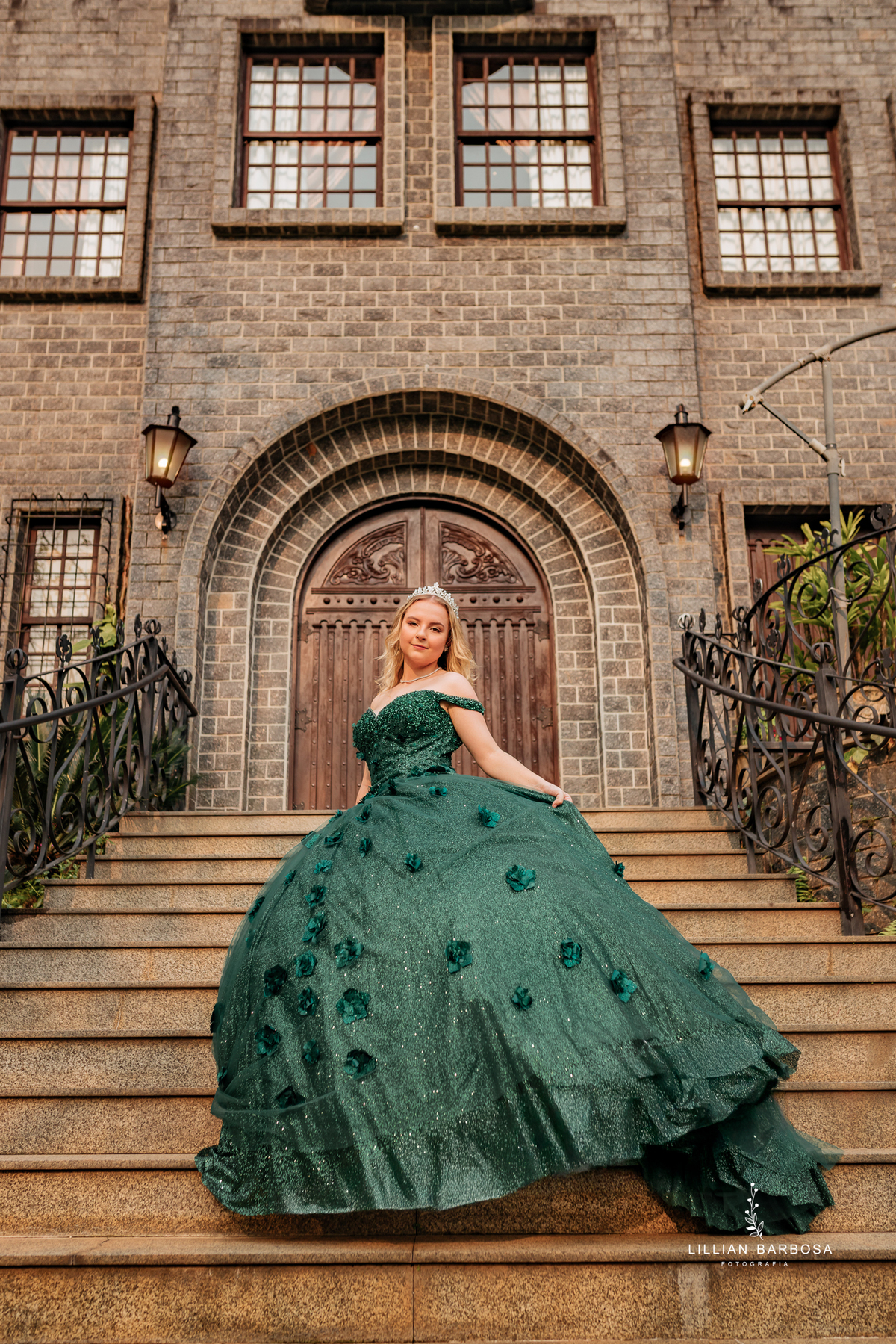 ensaio-de-quinze-anos-no-castelo-britanico-santa-catarina-lillian-barbosa-fotografia--de-serra-do-rio-do-rastro-fotografa-de-lauro-muller-