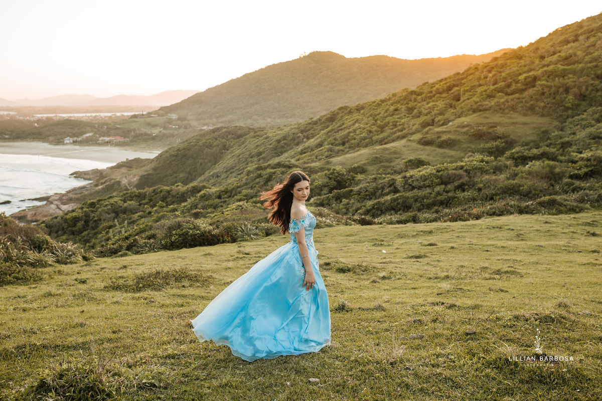 ensaio-de-quinze-anos-na-praia-santa-catarina-lillian-barbosa-fotografia-de-praia-do-rosa-fotografa-de-lauro-muller-