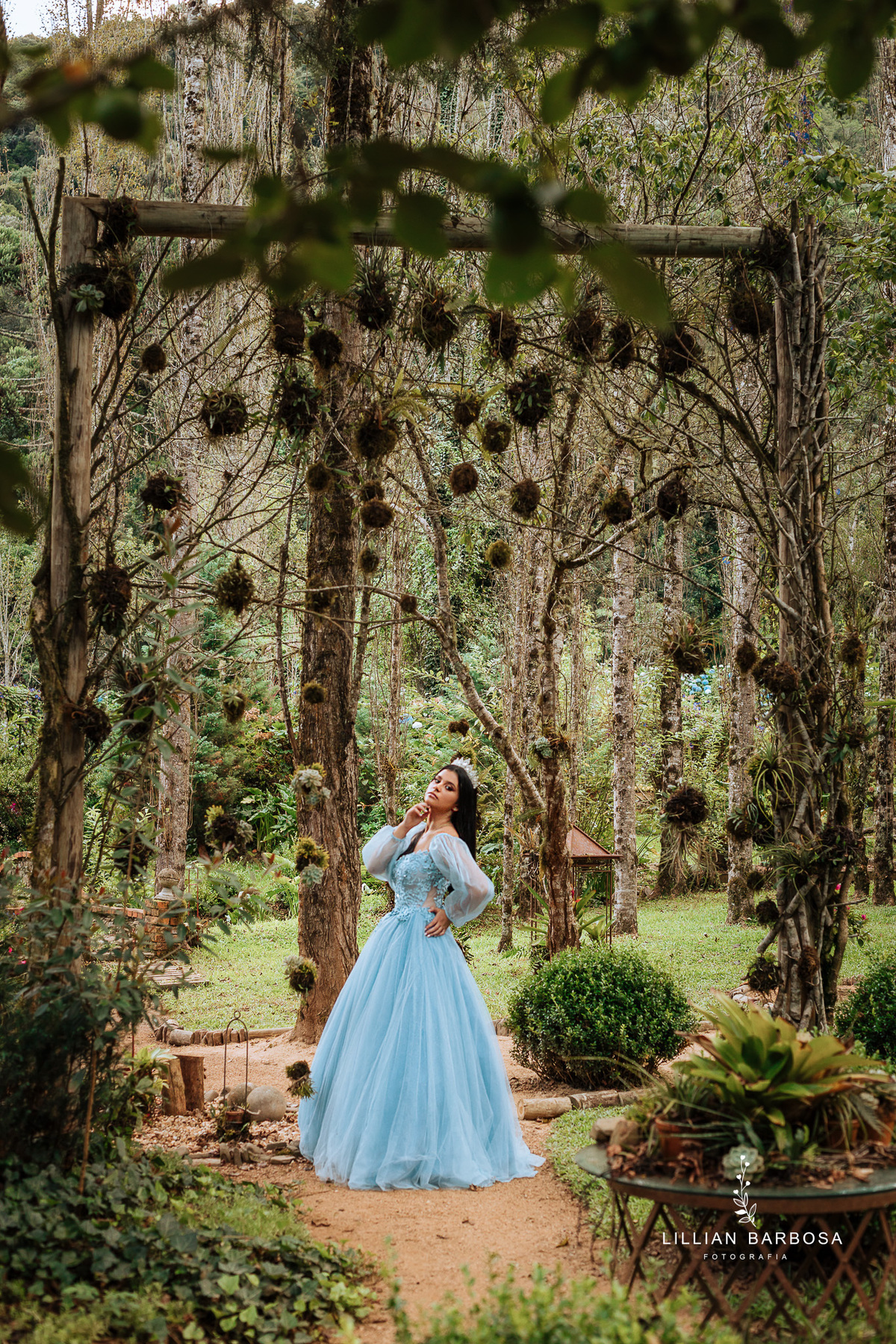 ensaio-de-quinze-anos-no-jardim-secreto-urubici-ensaio-de-quize-anos-o-ar-livre-ensaio-em-urubici-fotografa-de-urubici-fotografa-de-j-lauro muller