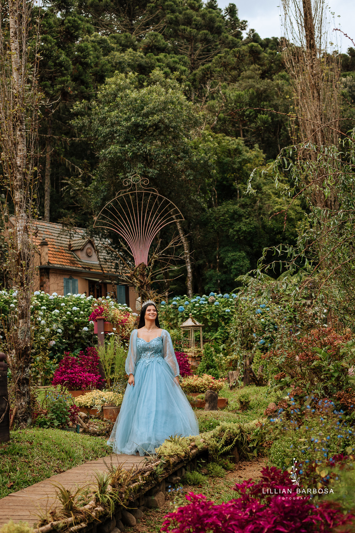 ensaio-de-quinze-anos-no-jardim-secreto-urubici-ensaio-de-quize-anos-o-ar-livre-ensaio-em-urubici-fotografa-de-urubici-fotografa-de-j-lauro muller