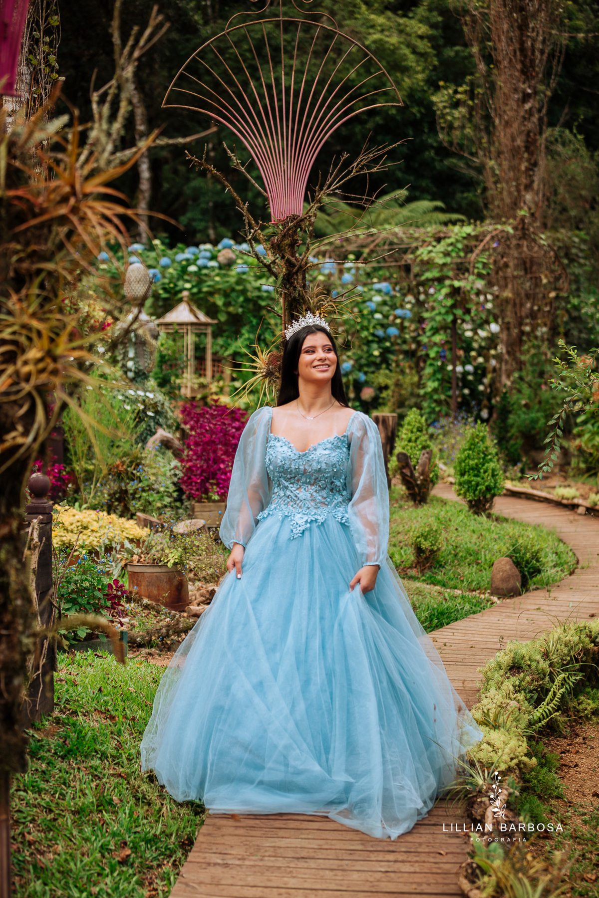 ensaio-de-quinze-anos-no-jardim-secreto-urubici-ensaio-de-quize-anos-o-ar-livre-ensaio-em-urubici-fotografa-de-urubici-fotografa-de-j-lauro muller