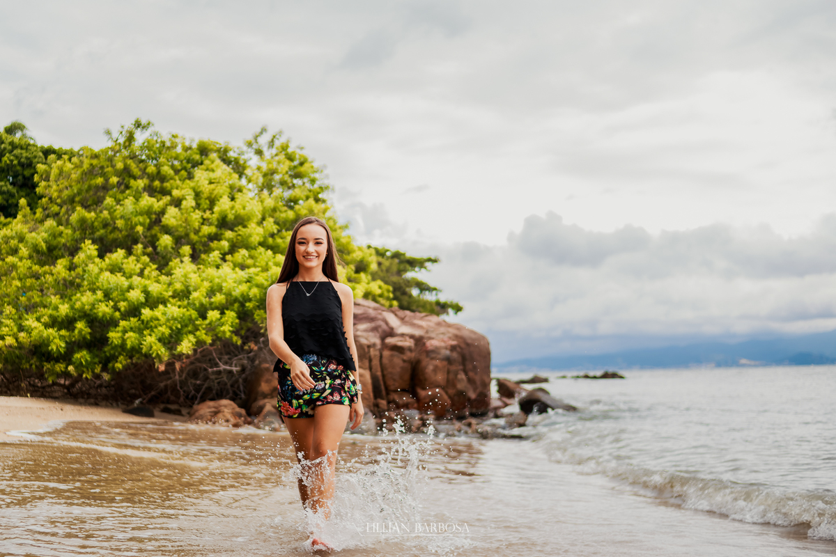 ensaio externo de 15 anos na ilha de florianopolis fifteens da lillian barbosa fotografia praia