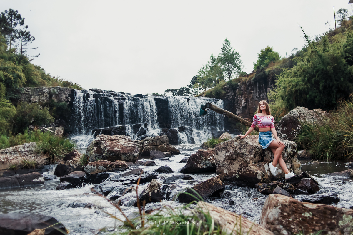 Ensaio externo de 15 anos na serra do rio do rastro cascata