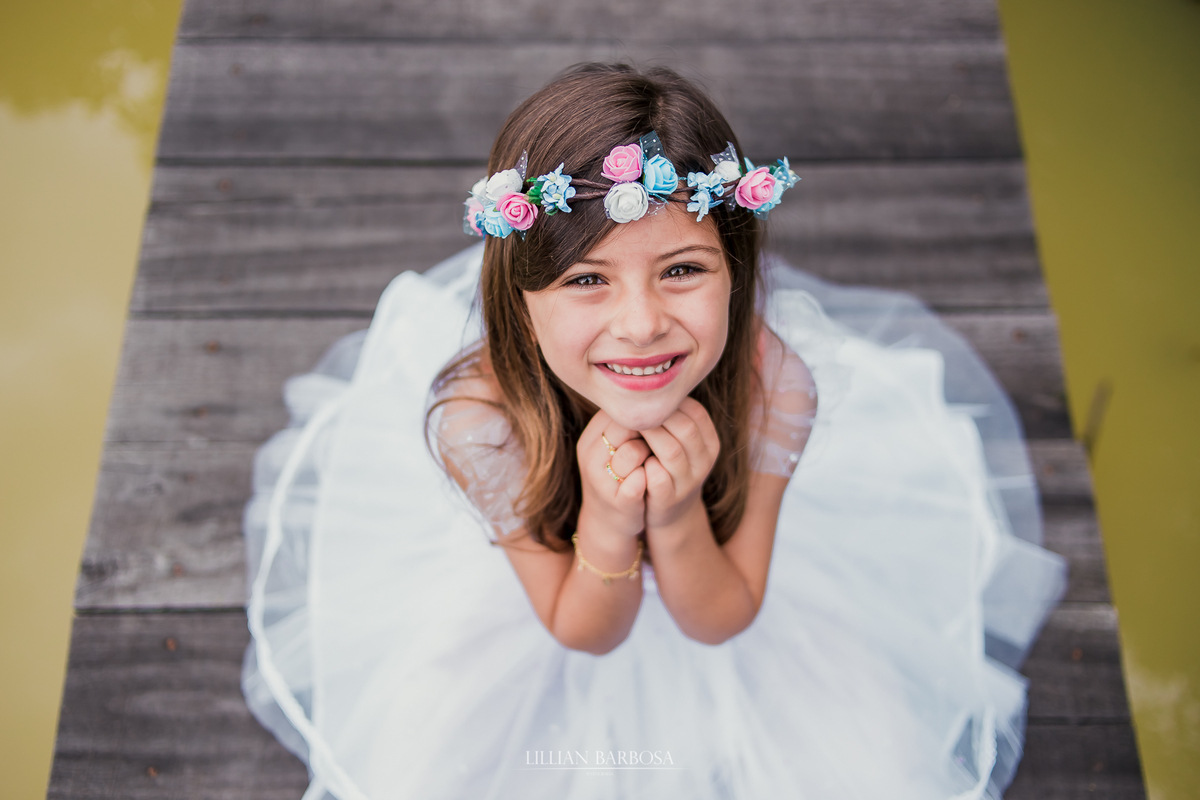 Ensaio infantil externo no Fiorellino Cocal do sul, menina vestida de bailarina, com coroa de flor na cabeça, 7 anos, lillian barbosa fotografia, fotografa de lauro muller, santa catarina, serra do rio do rastro
