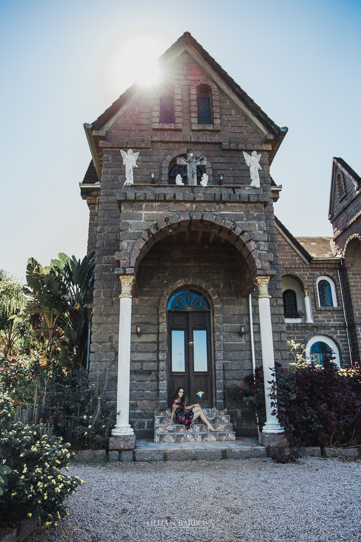 Ensaio de 15 anos no Castelo Belvedere, Treze de Maio santa catariana, com a fotografa lillian barbosa,  moça no jardim