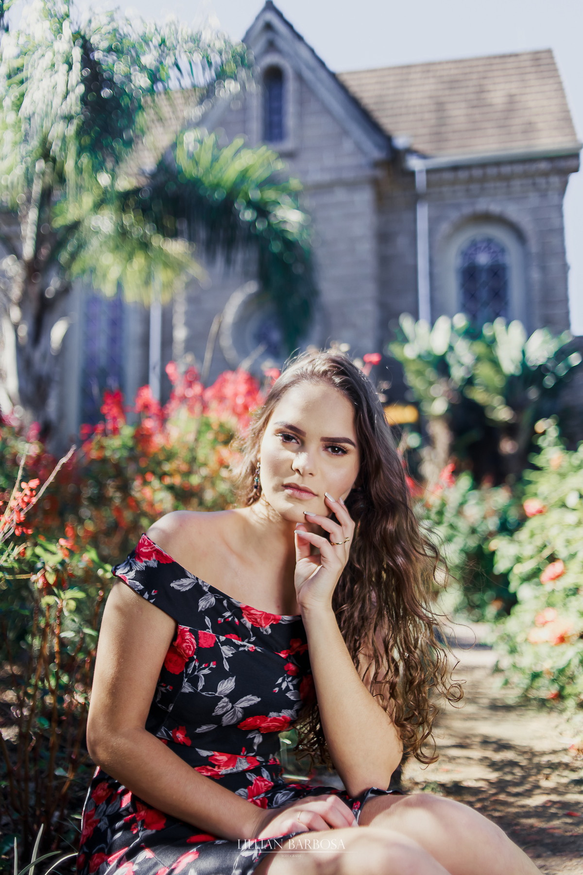 Ensaio de 15 anos no Castelo Belvedere, Treze de Maio santa catariana, com a fotografa lillian barbosa,  moça no jardim