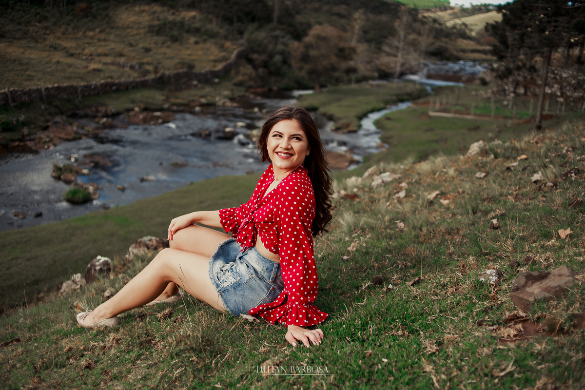 Ensaio de 15 anos externo na serra do Rio do rastro, Santa Catarina, pinup, flores Lillian Barbosa Fotografia.