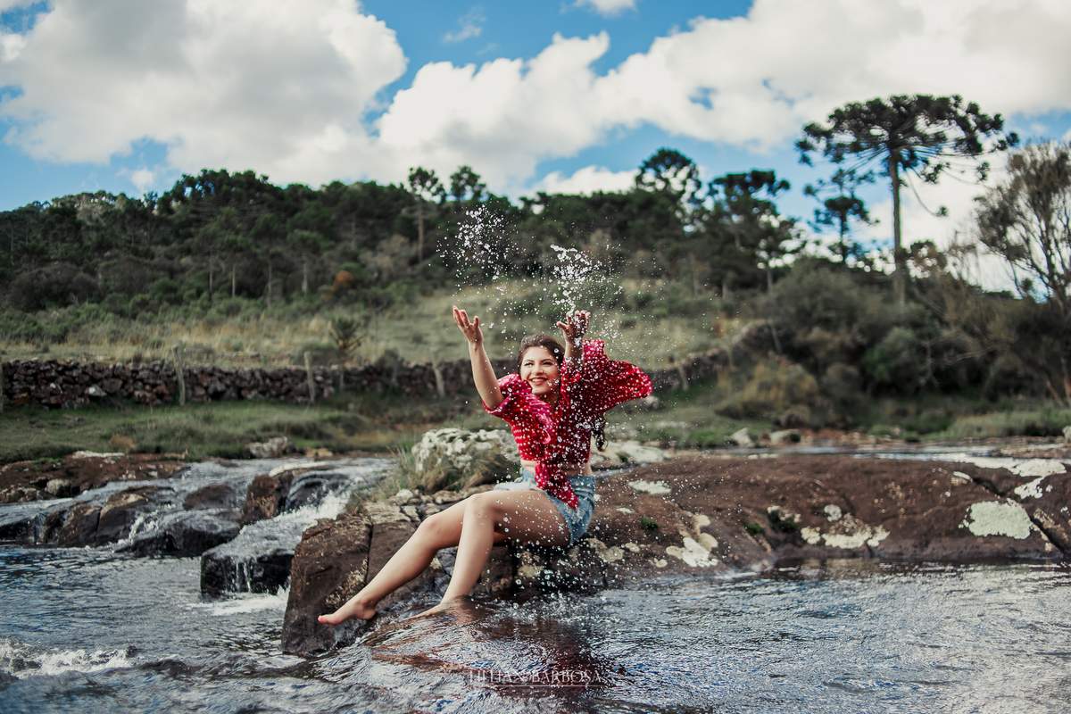 Ensaio de 15 anos externo na serra do Rio do rastro, Santa Catarina, pinup, flores Lillian Barbosa Fotografia.