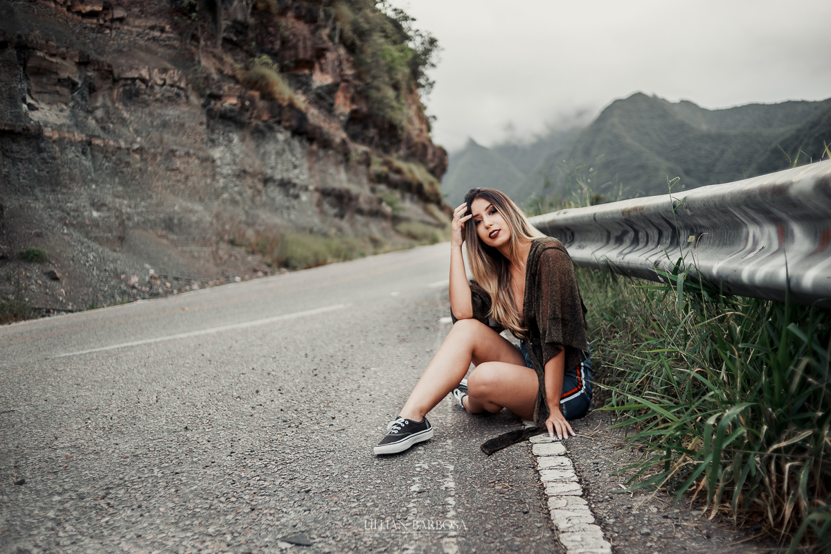 ensaio feminino na serra do rio do rastro,  lauro muller estilo tumblr no meio da estrada